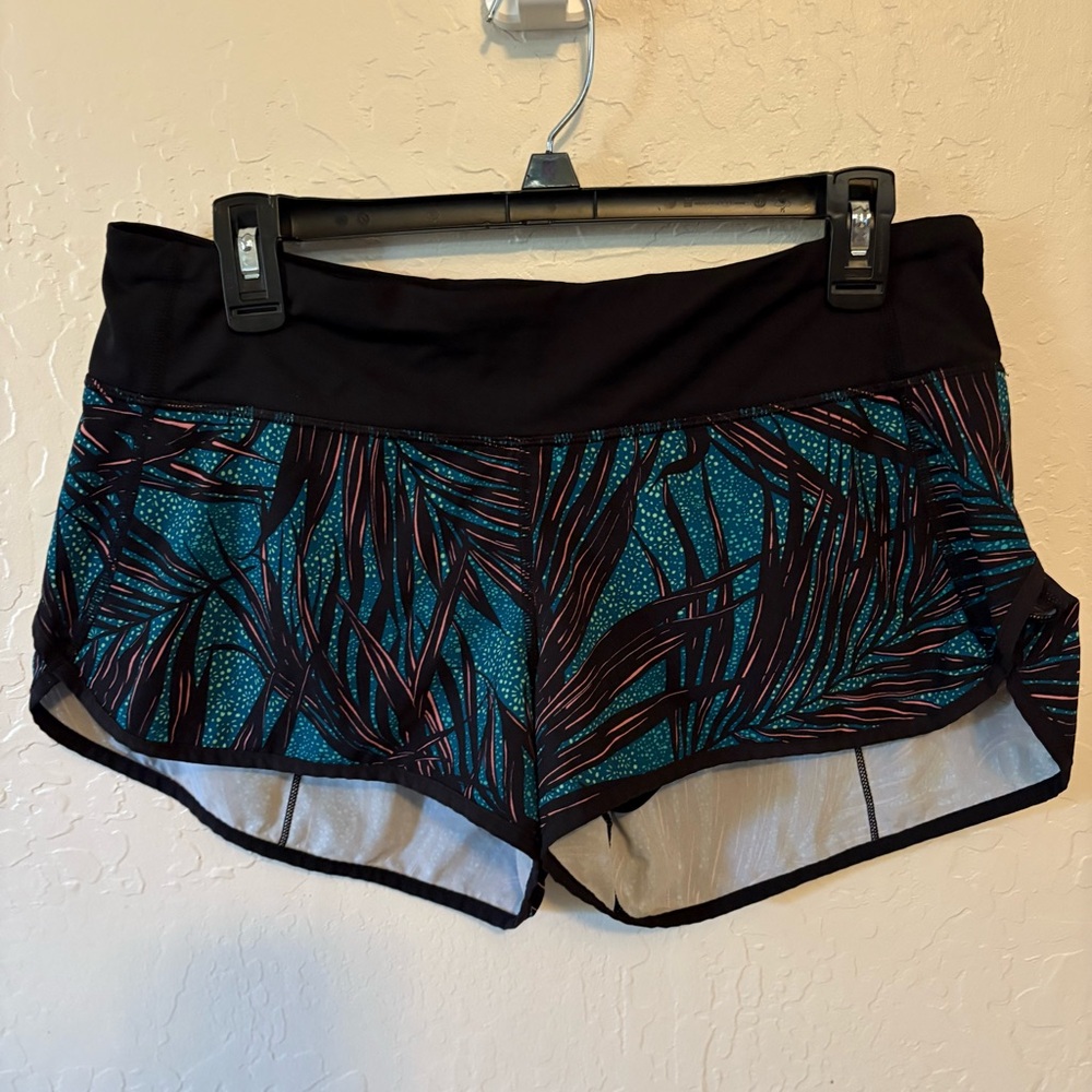 Lululemon Speed Short. Sz 8 preloved excellent condition. Palm Lace Tofino Teal